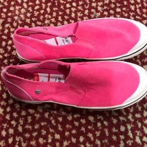 UGG Warlley Slip-On Hot Pink. Size 5